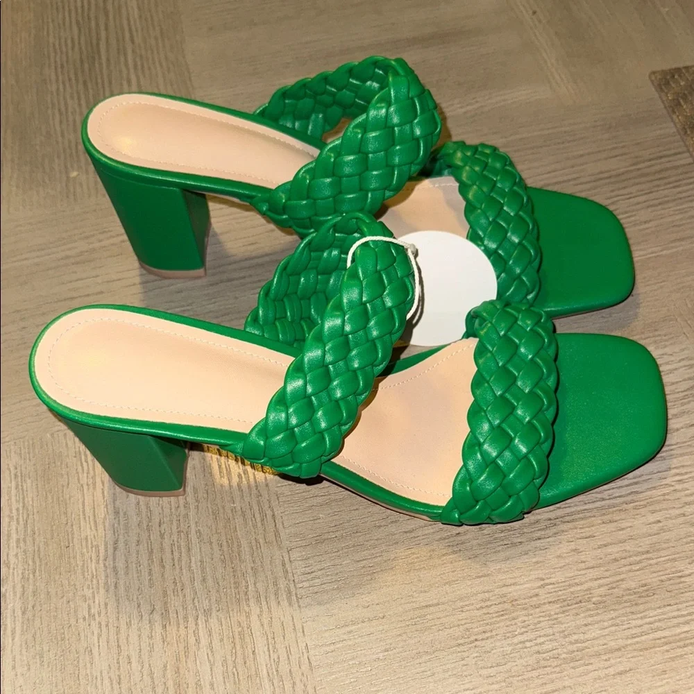 Elegant Green Braided Women's Sandals - Picture 4 of 6